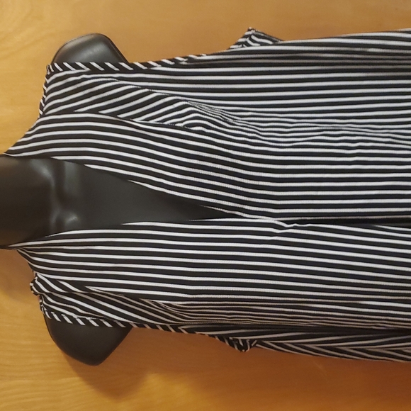 Black & White sleeveless top - Picture 2 of 3